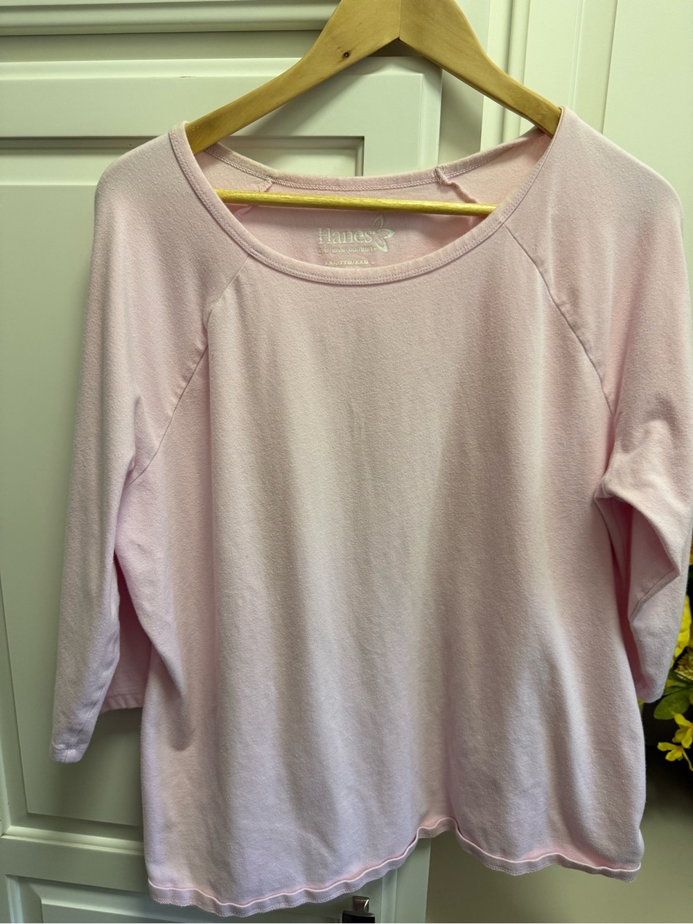 Hanes Women's Light Pink Scoop Neck Long Sleeve Tee